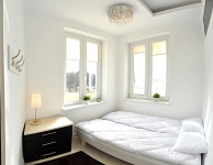 La habitación privada y muy soleada para 2 personas con una cama doble y la vista de la Ciudad. Tamaño - 7 m2. Cuarto de baño compartido